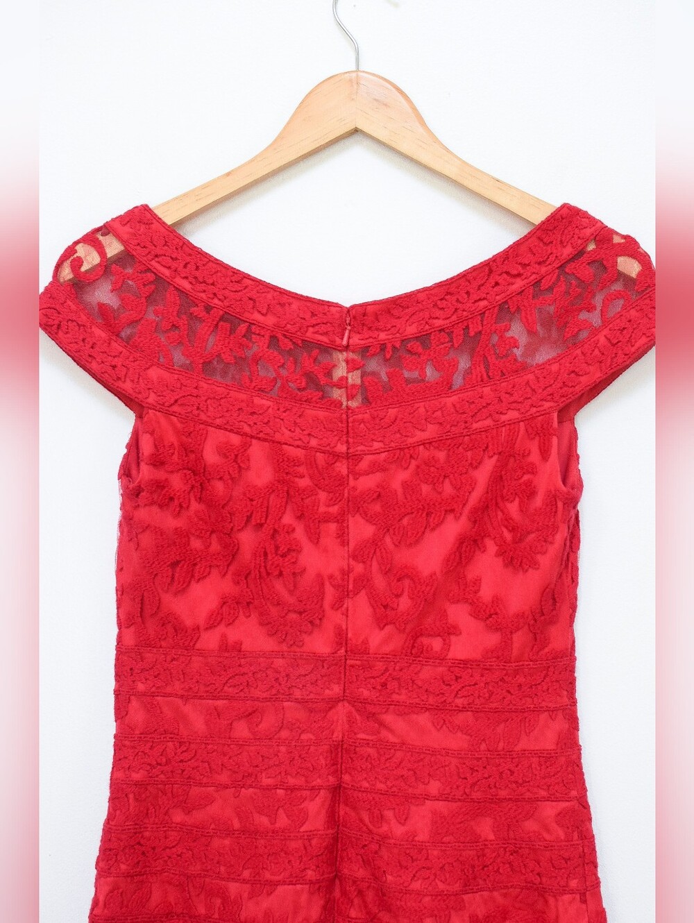 Tadashi Shoji Red Lace Cocktail Dress Cap Sleeve Sz 4 Sheath Knee Length Formal - Picture 8 of 11